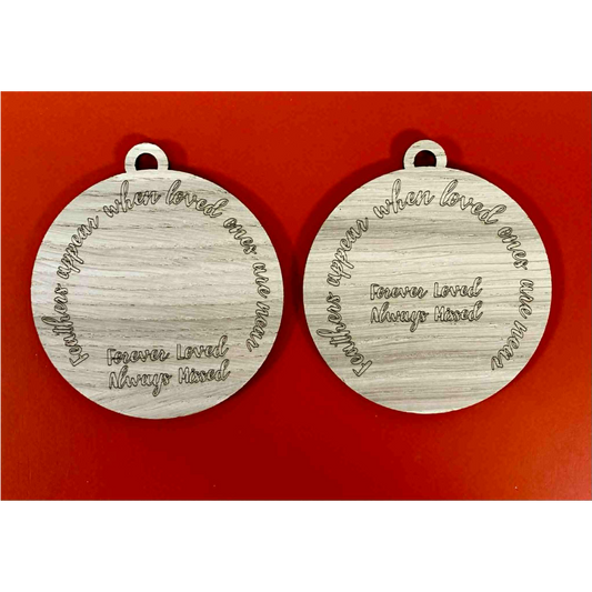 ENGRAVED OAK 'FEATHERS APPEAR' LOOP CIRCLE (CCO293)